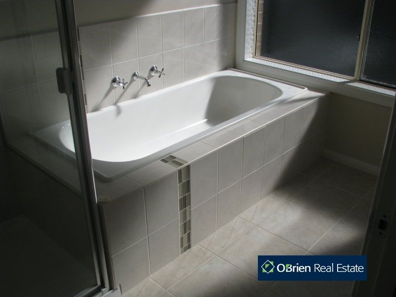 87 The Parkway, Pakenham VIC 3810