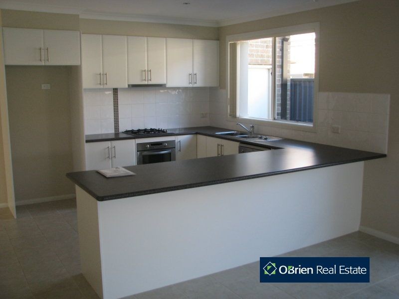 87 The Parkway, Pakenham VIC 3810