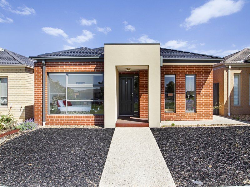 3 Kikuya Way, Cranbourne North VIC 3977
