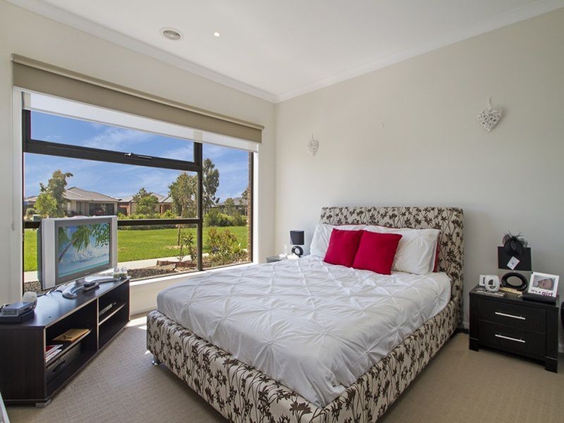 3 Kikuya Way, Cranbourne North VIC 3977