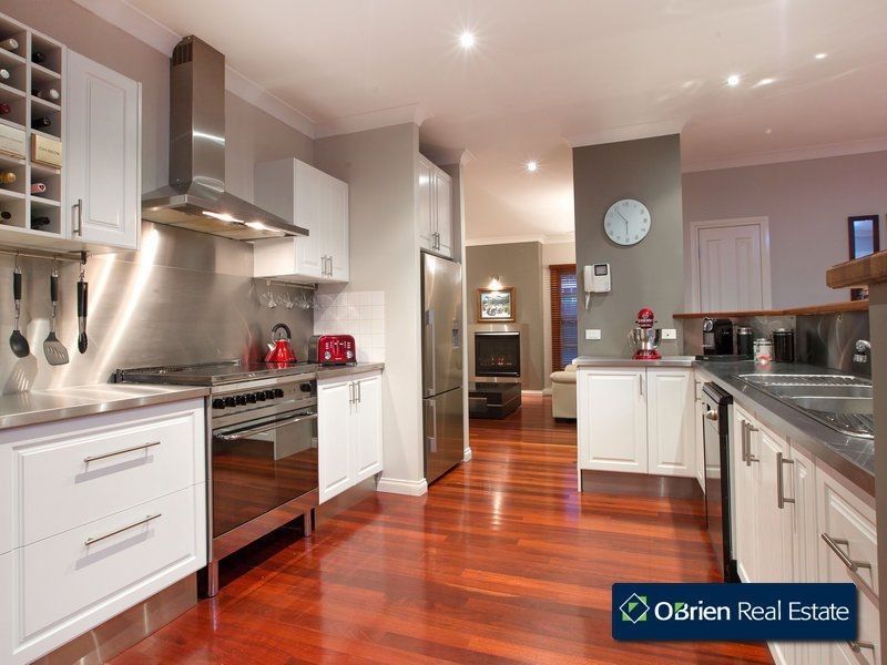 16 Sanctuary Way, Beaconsfield VIC 3807