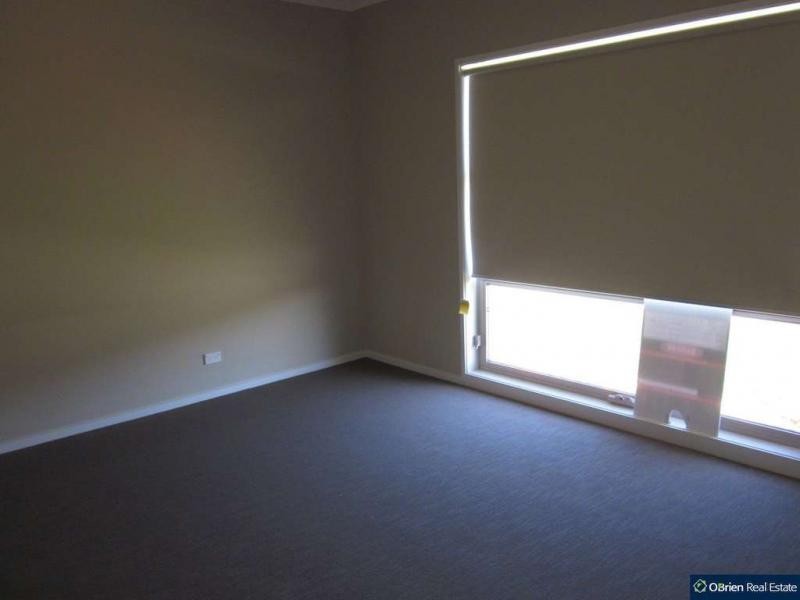 10 Blackledge Drive, Cranbourne East VIC 3977