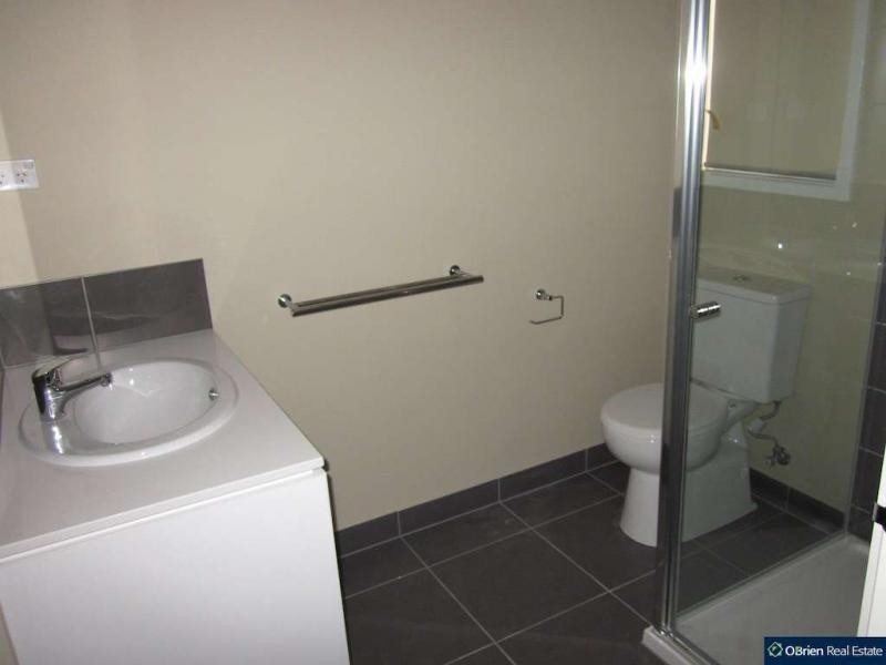 10 Blackledge Drive, Cranbourne East VIC 3977