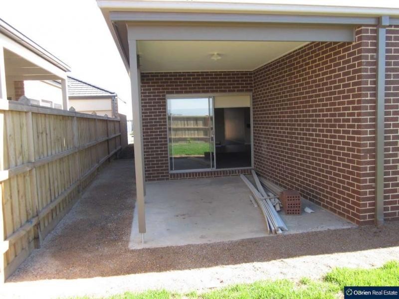 10 Blackledge Drive, Cranbourne East VIC 3977