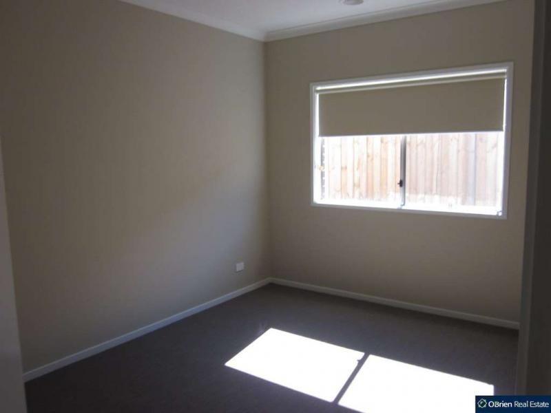 10 Blackledge Drive, Cranbourne East VIC 3977