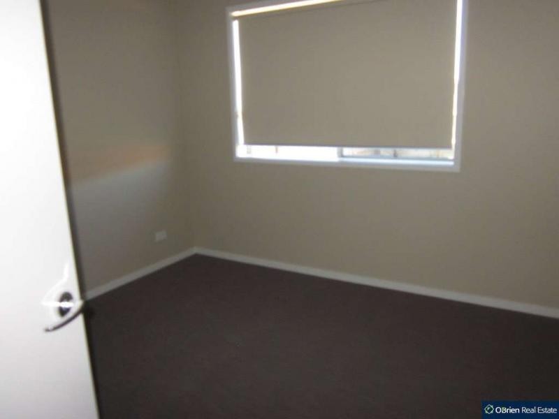 10 Blackledge Drive, Cranbourne East VIC 3977