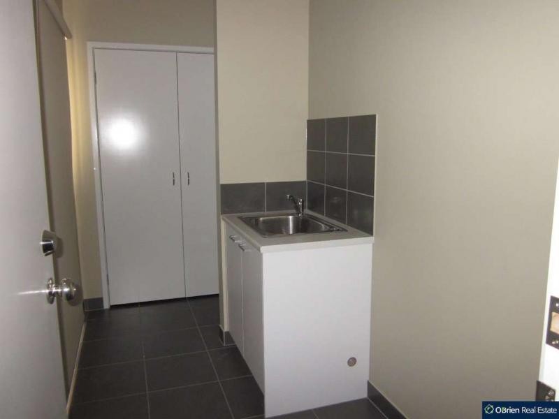 10 Blackledge Drive, Cranbourne East VIC 3977