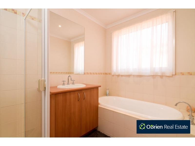 25 Amhurst Drive, Narre Warren South VIC 3805