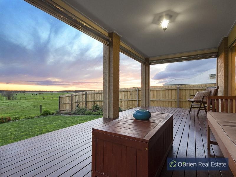 16 Cullen Drive, Lang Lang VIC 3984