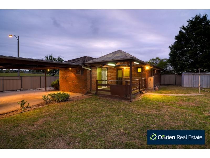 2 Inverness Street, Endeavour Hills VIC 3802