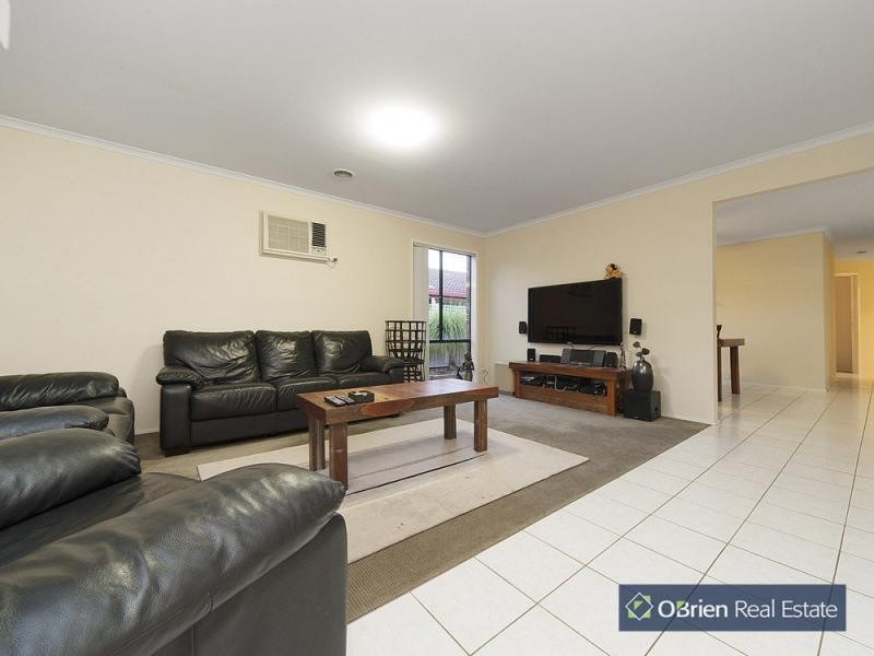 27 Sandalwood Drive, Narre Warren VIC 3805