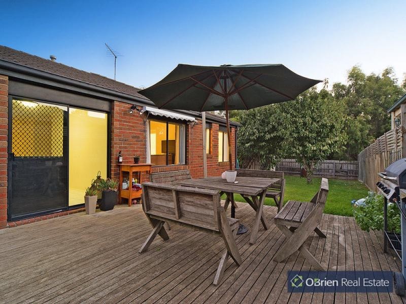 27 Sandalwood Drive, Narre Warren VIC 3805