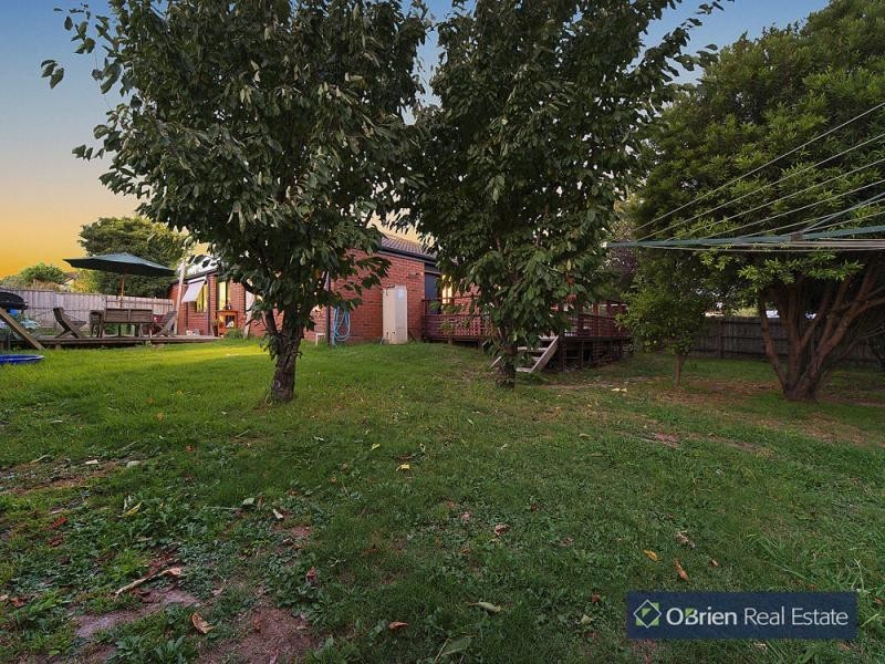 27 Sandalwood Drive, Narre Warren VIC 3805