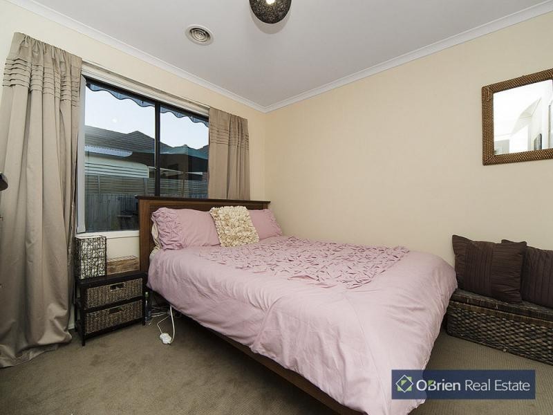 27 Sandalwood Drive, Narre Warren VIC 3805