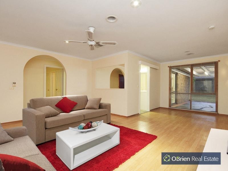 3 Kinloch Gardens, Endeavour Hills VIC 3802