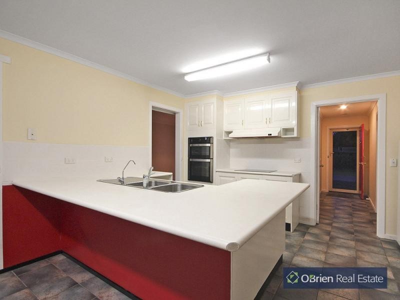 3 Kinloch Gardens, Endeavour Hills VIC 3802