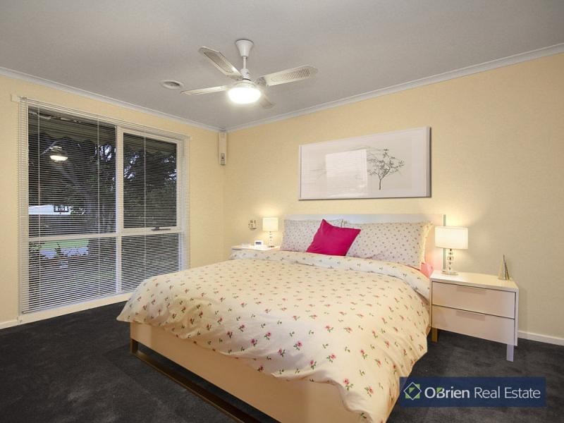 3 Kinloch Gardens, Endeavour Hills VIC 3802