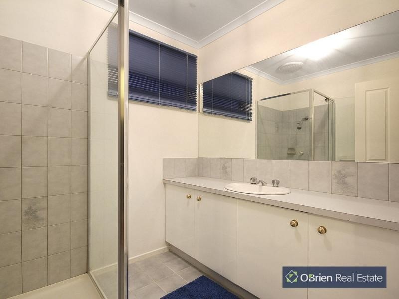 3 Kinloch Gardens, Endeavour Hills VIC 3802