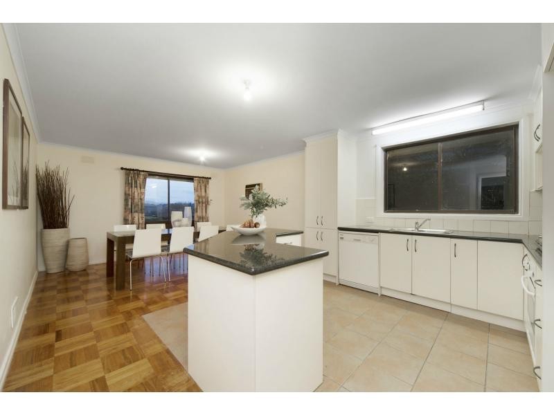 12 Monteith Crescent, Endeavour Hills VIC 3802