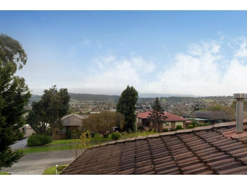 12 Monteith Crescent, Endeavour Hills VIC 3802