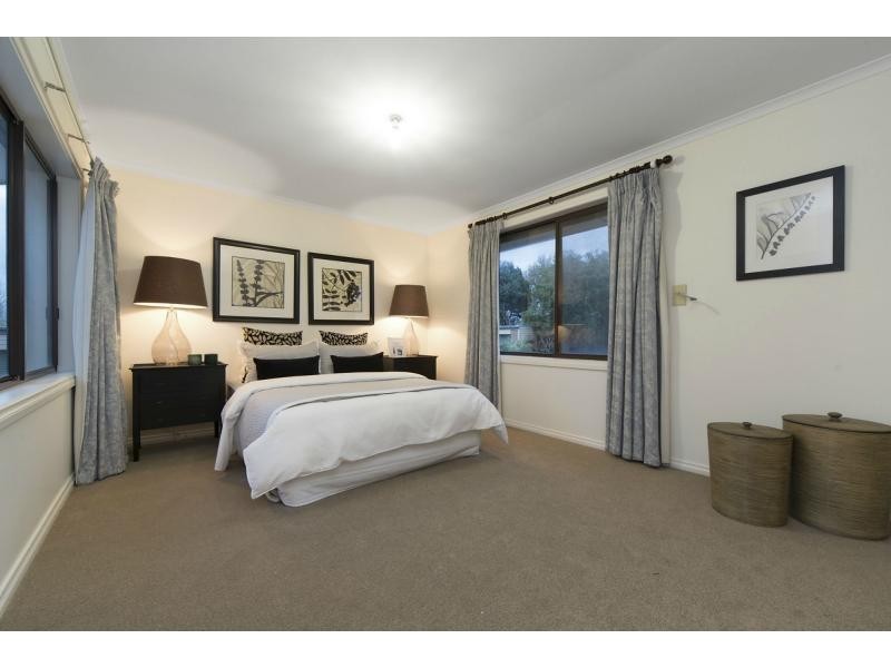 12 Monteith Crescent, Endeavour Hills VIC 3802