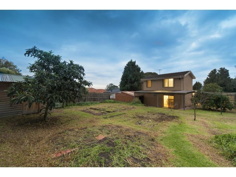 12 Monteith Crescent, Endeavour Hills VIC 3802