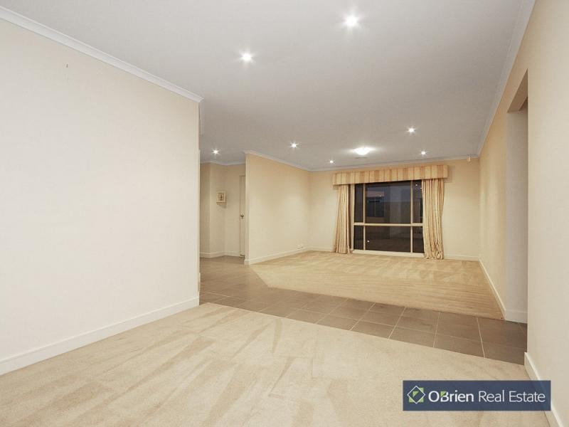 8 Rudd Court, Lynbrook VIC 3975