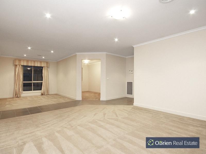 8 Rudd Court, Lynbrook VIC 3975