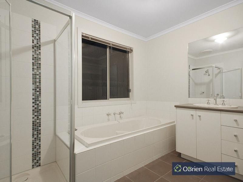 8 Rudd Court, Lynbrook VIC 3975