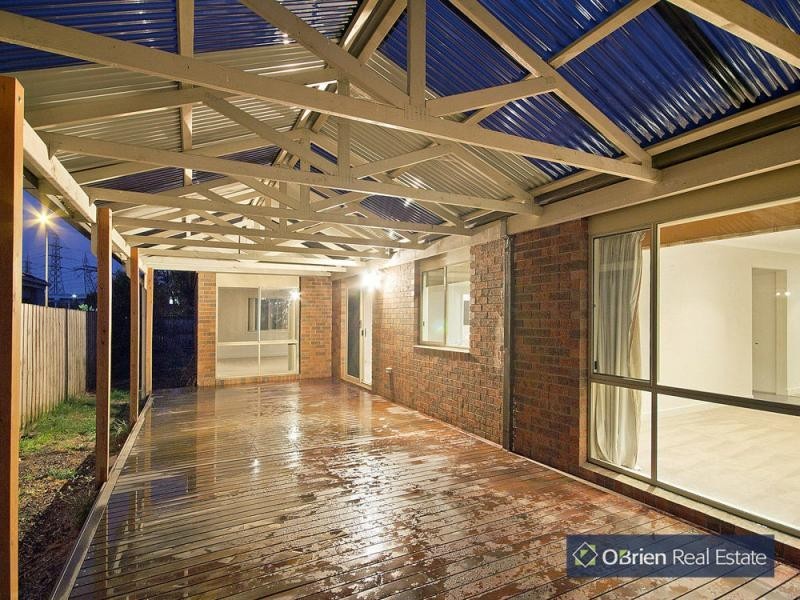 8 Rudd Court, Lynbrook VIC 3975