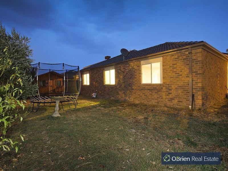 8 Rudd Court, Lynbrook VIC 3975