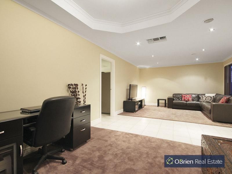 30 Lighthorse Crescent, Narre Warren South VIC 3805