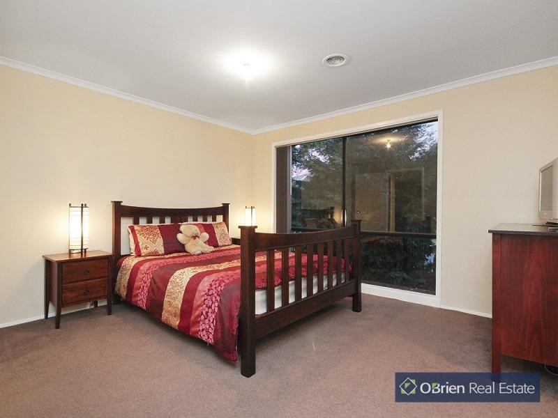 30 Lighthorse Crescent, Narre Warren South VIC 3805