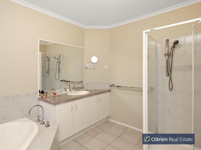 30 Lighthorse Crescent, Narre Warren South VIC 3805