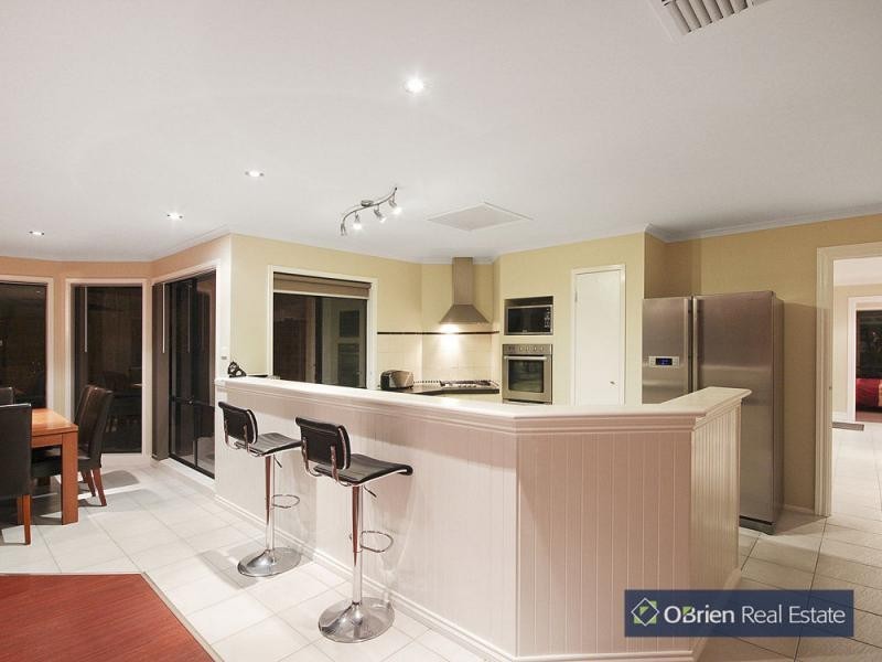 30 Lighthorse Crescent, Narre Warren South VIC 3805
