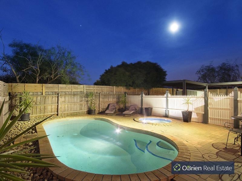 30 Lighthorse Crescent, Narre Warren South VIC 3805