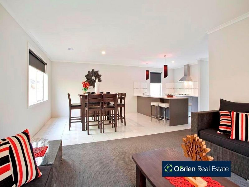 111 Jackson Drive, Drouin VIC 3818