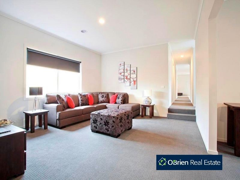 111 Jackson Drive, Drouin VIC 3818