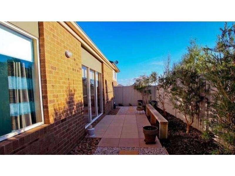 24 Eventide Rise, Pakenham VIC 3810