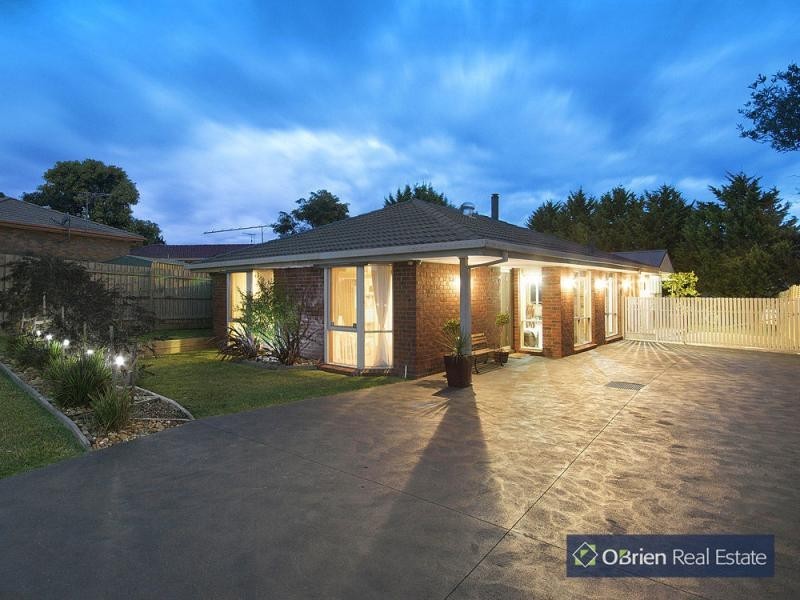 1 Smethurst Avenue, Pakenham VIC 3810