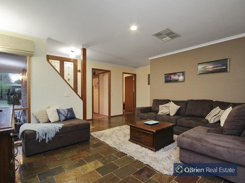 1 Smethurst Avenue, Pakenham VIC 3810