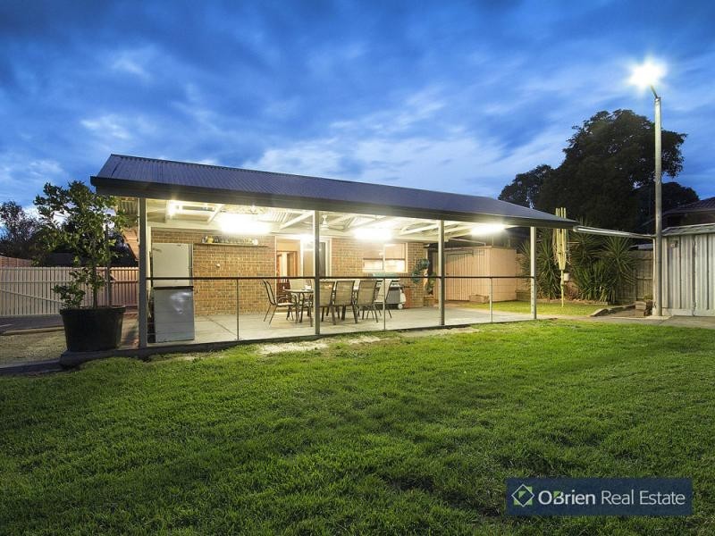 1 Smethurst Avenue, Pakenham VIC 3810