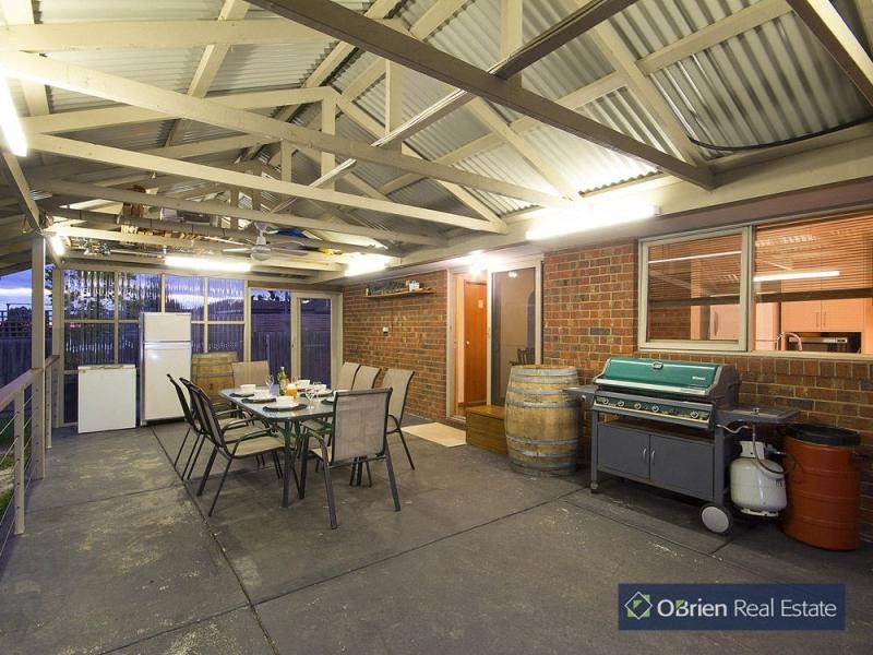 1 Smethurst Avenue, Pakenham VIC 3810