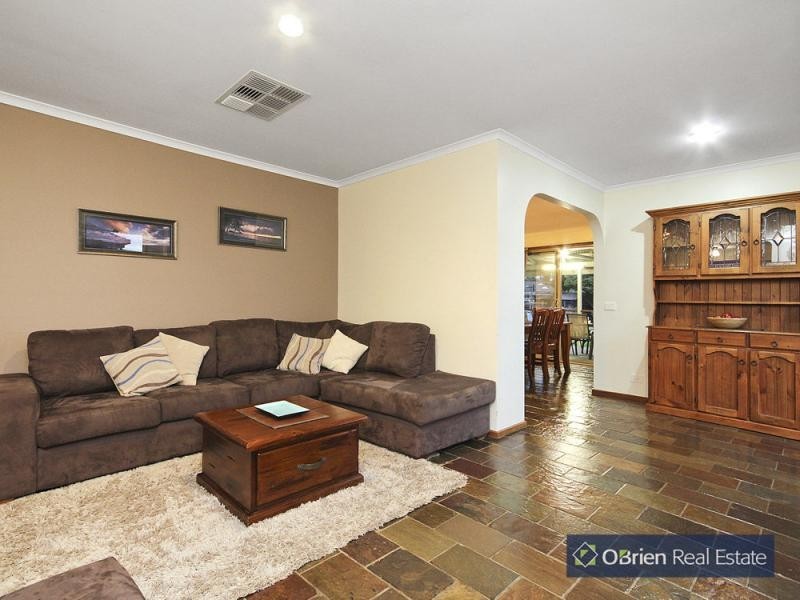 1 Smethurst Avenue, Pakenham VIC 3810