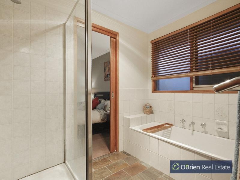 1 Smethurst Avenue, Pakenham VIC 3810