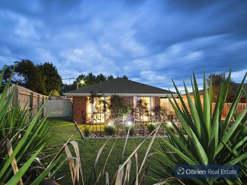 1 Smethurst Avenue, Pakenham VIC 3810