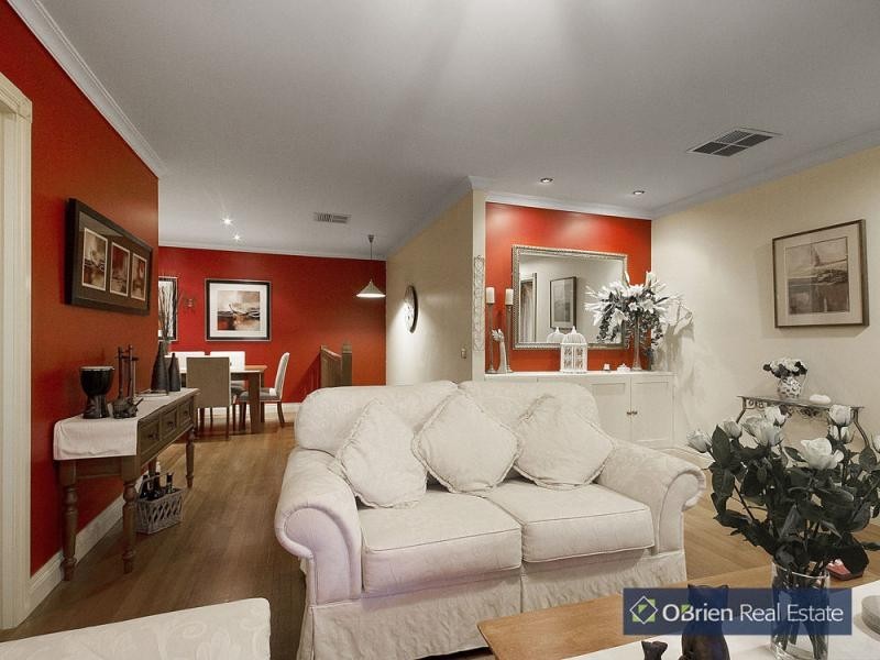 53 Edrington Park Drive, Berwick VIC 3806