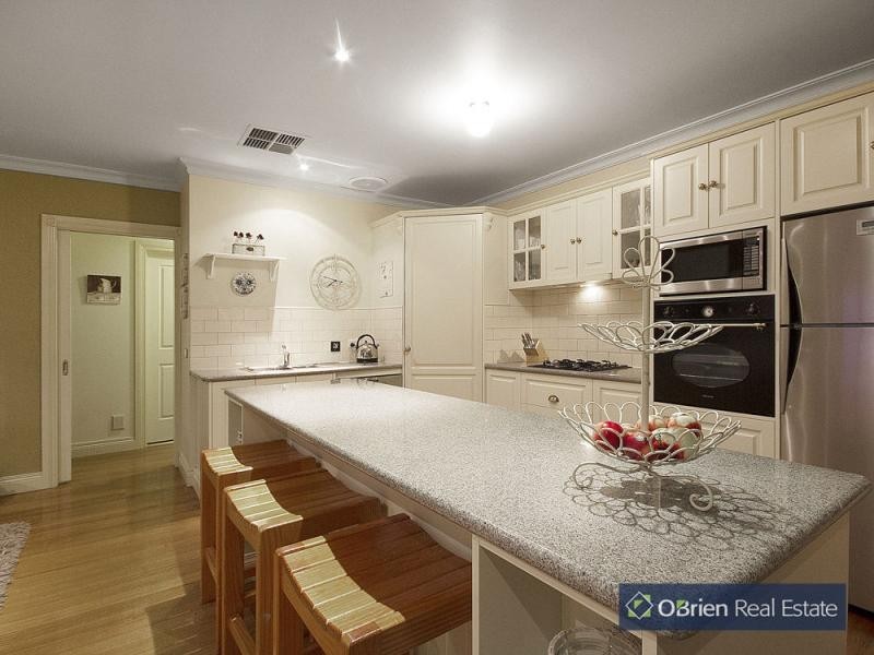 53 Edrington Park Drive, Berwick VIC 3806