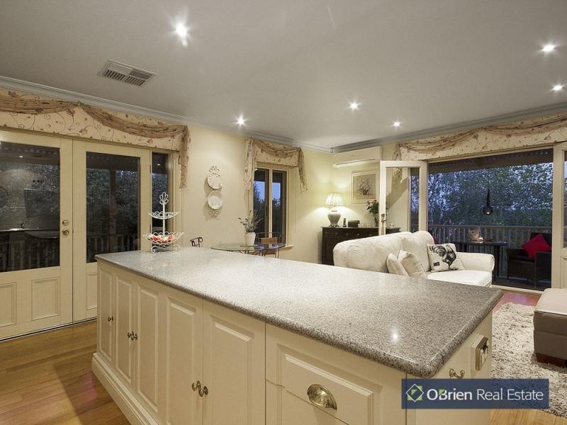 53 Edrington Park Drive, Berwick VIC 3806