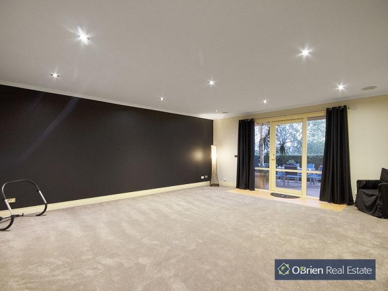 53 Edrington Park Drive, Berwick VIC 3806